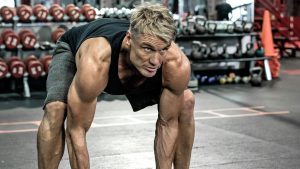 Dolph Lundgren lifting some weights